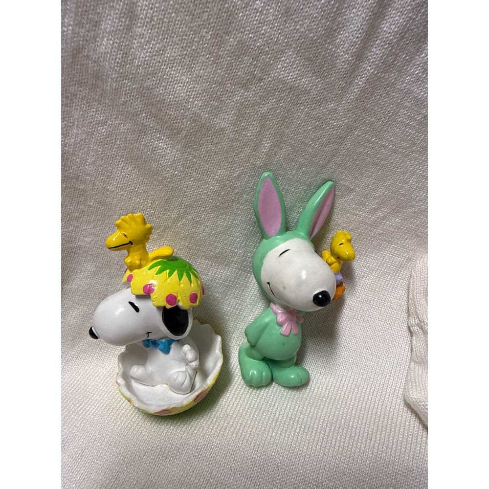 Vintage Peanuts Snoopy Woodstock Easter Figurines Bunny Suit Egg Set of 2 PVC
